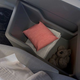 Imagen para el artículo titulado Así funciona la manta que Volvo ha creado para proteger a pasajeros dormidos en caso de accidente